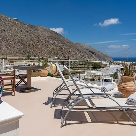 Nalas Suites Emporio  Exterior photo